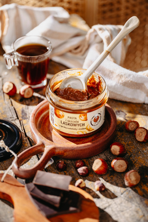 Pasta z orzechów laskowych z gorzką czekoladą i miodem