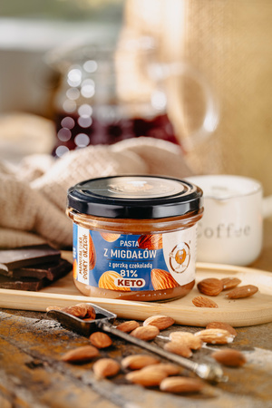 Pasta z migdałów z gorzką czekoladą KETO