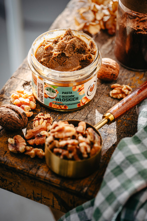 Pasta z orzechów włoskich z miodem i cynamonem